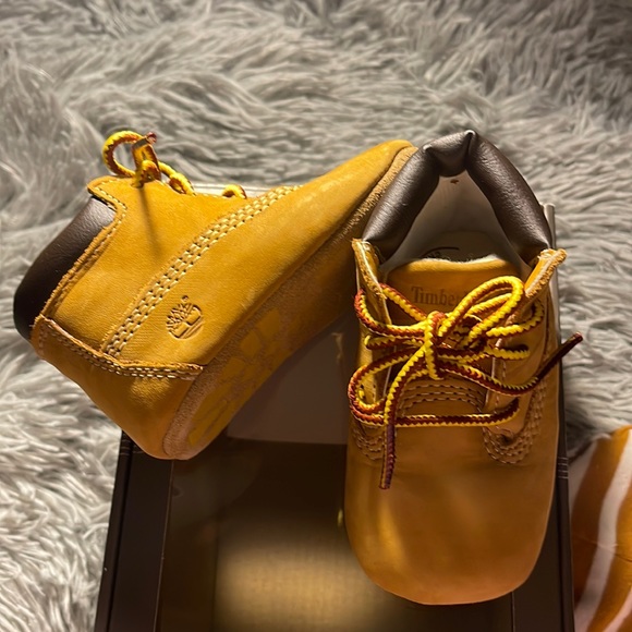 New infant timberland booties - Picture 1 of 6